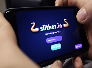 How To Play Slither.io Mobile?